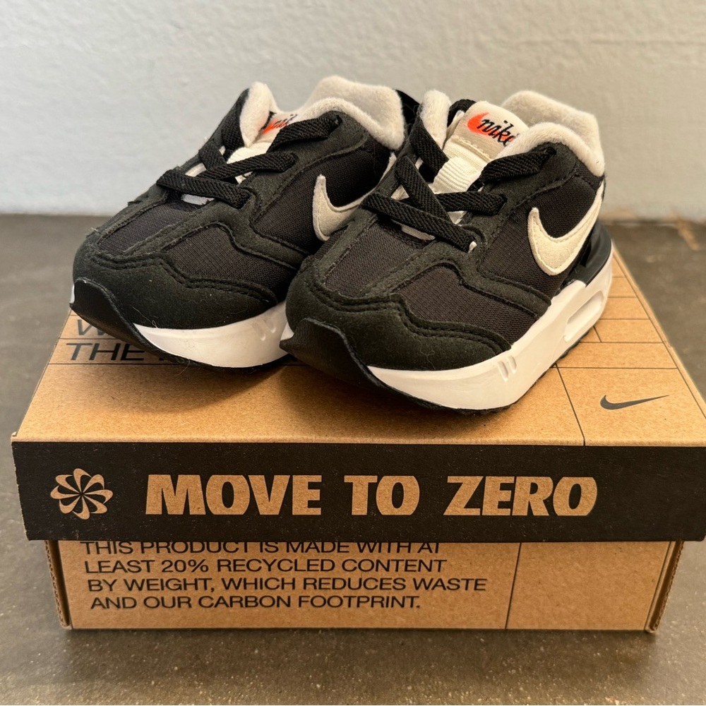 Nike Air Max Dawn Baby Size 2c LIKE NEW